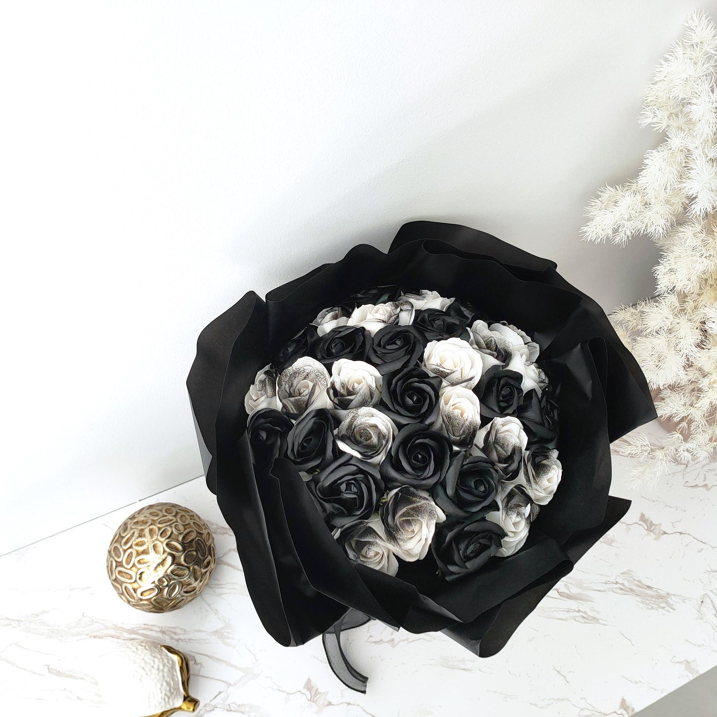 Everlasting Rose in Black Bouquet (Black&White Roses)