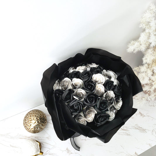 Everlasting Rose in Black Bouquet (Black&White Roses)