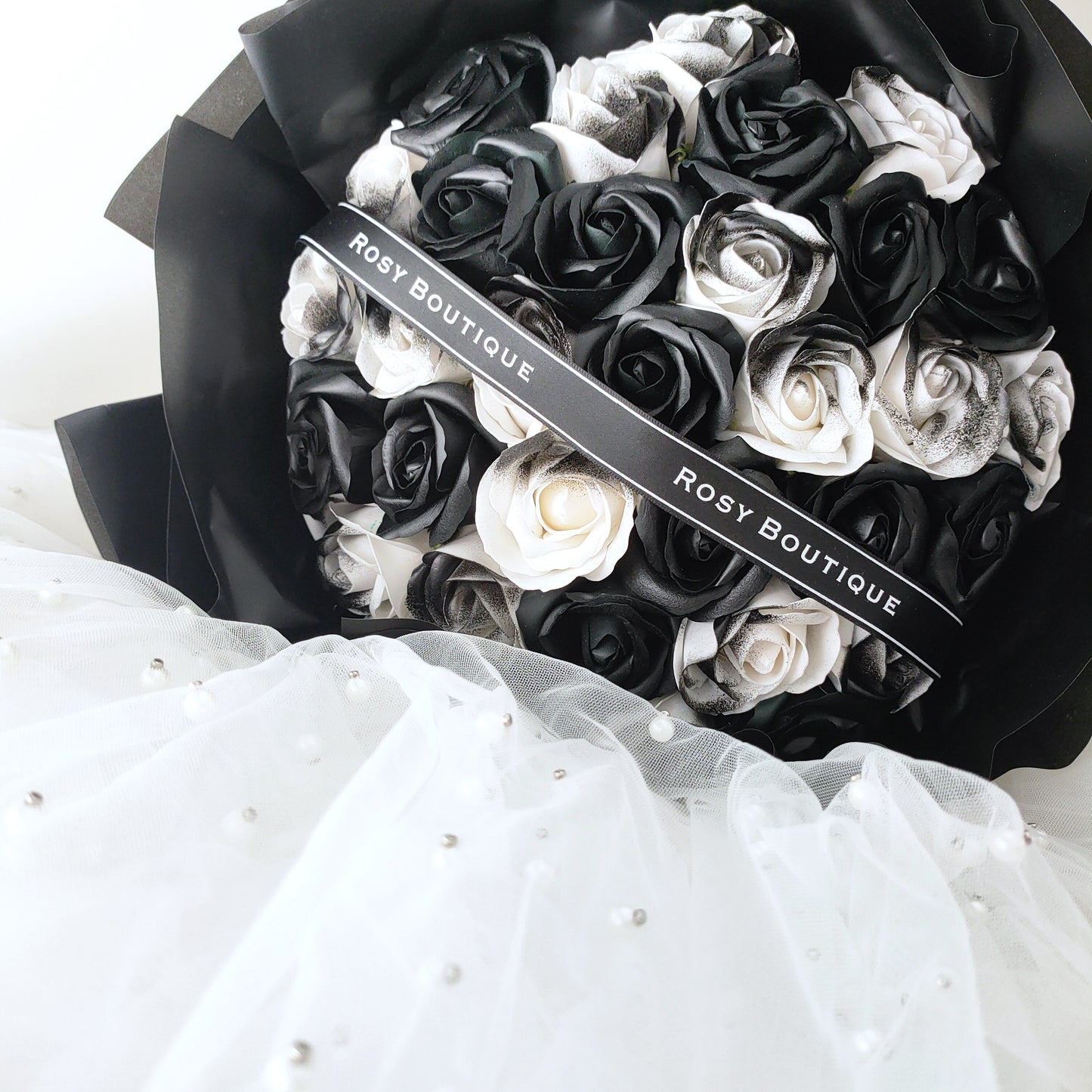 Everlasting Rose in Black Bouquet (Black&White Roses)