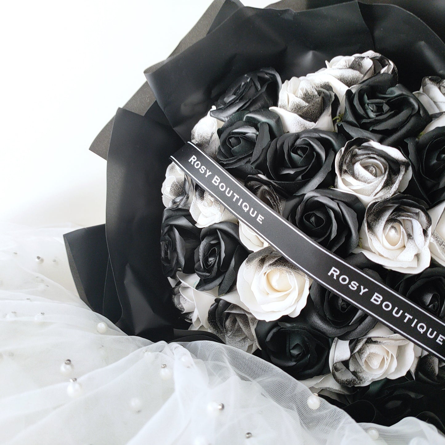 Everlasting Rose in Black Bouquet (Black&White Roses)