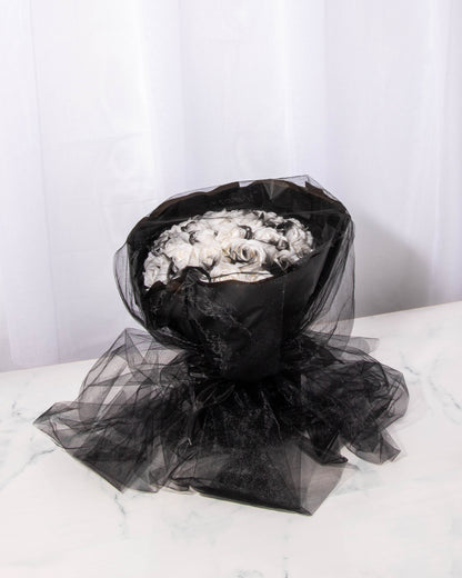 Everlasting Rose in Black Bouquet (Black&White Roses)